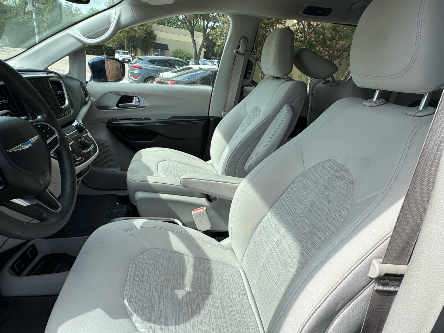 Used 2018 Chrysler Pacifica Touring Plus FWD image 8