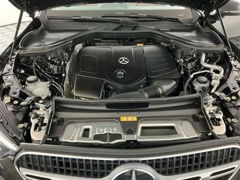 Used 2024 Mercedes-Benz GLC 300 4MATIC image 32