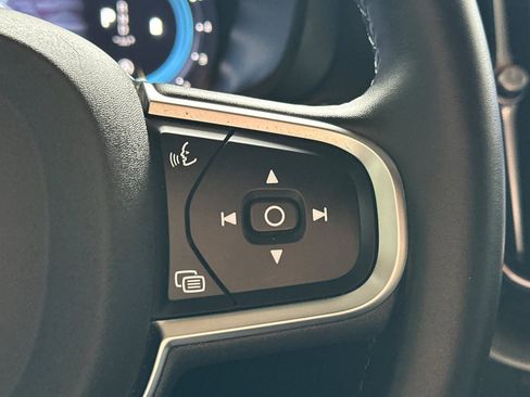 Used 2024 Volvo XC60 B5 Core image 33