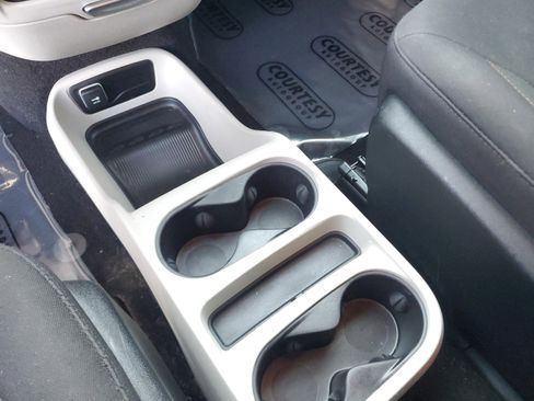 Used 2022 Volkswagen Atlas Cross Sport SE image 25