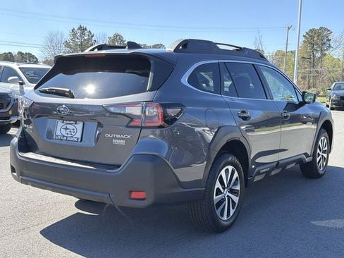 Used 2025 Subaru Outback Premium image 3