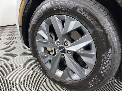 Used 2025 Kia Sportage SX image 13