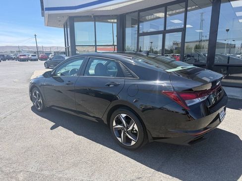 Used 2023 Hyundai Elantra SEL w/ Convenience Package FWD image 7