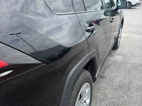 Used 2021 Toyota RAV4 LE FWD image 10