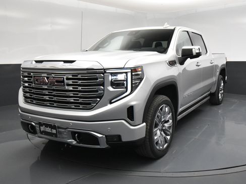 Used 2022 GMC Sierra 1500 Denali w/ Denali Reserve Package image 2