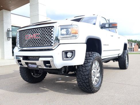 Used 2017 GMC Sierra 2500 Denali w/ Duramax Plus Package AWD/4WD image 2