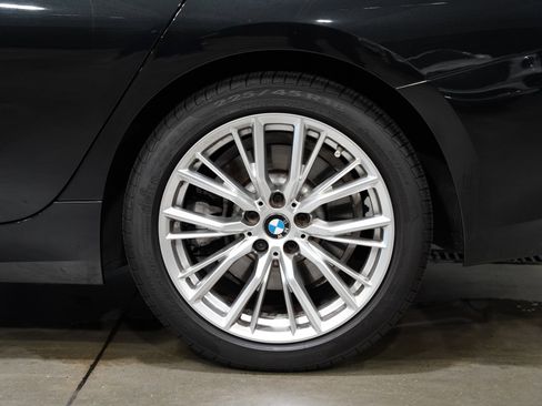 Used 2023 BMW 330i xDrive Sedan w/ Premium Package AWD/4WD image 16