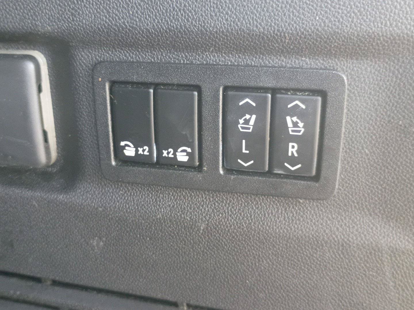 Used 2022 Chevrolet Suburban Premier AWD/4WD image 8