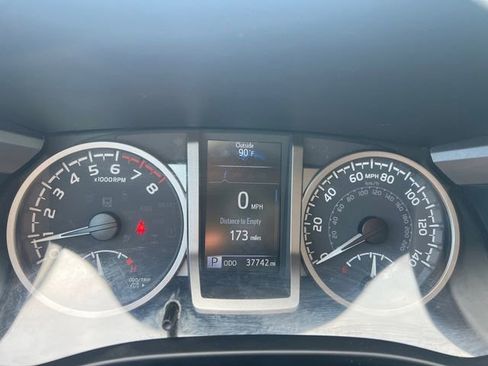 Used 2023 Toyota Tacoma SR5 AWD/4WD image 14