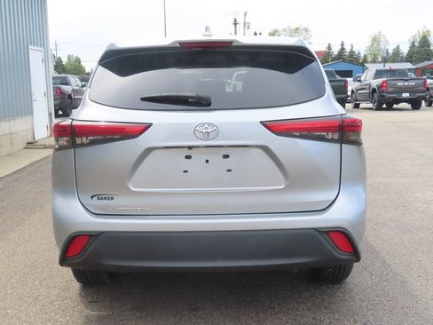 Used 2021 Toyota Highlander L FWD image 8