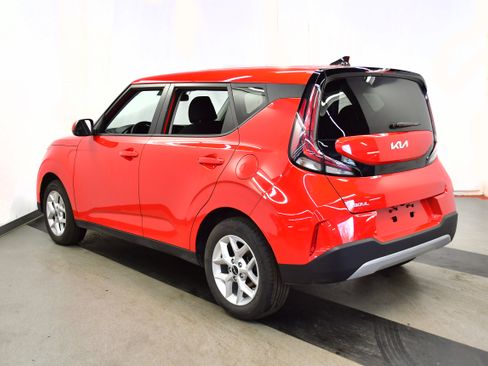 Used 2025 Kia Soul LX w/ LX Technology Package image 5