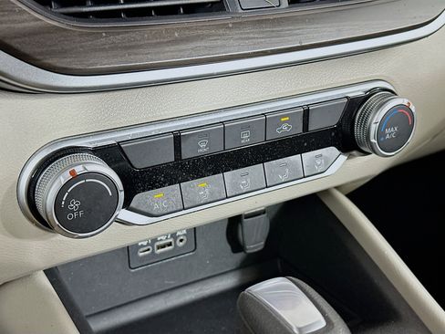 Used 2025 Nissan Altima 2.5 SV image 23