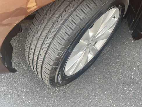 Used 2013 Toyota Venza XLE AWD/4WD image 11