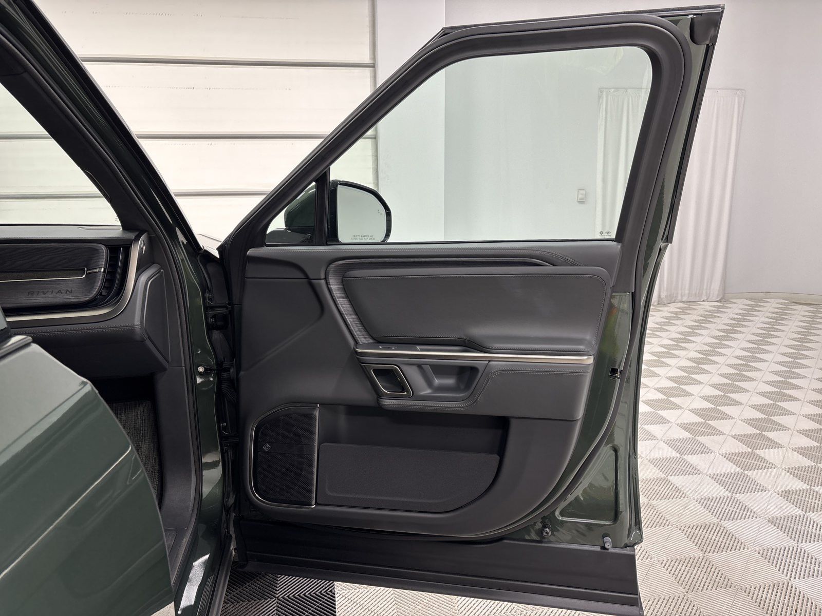Used 2024 Rivian R1T Adventure Dual AWD/4WD image 18