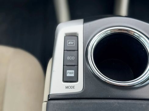 Used 2012 Toyota Prius V Two FWD image 21