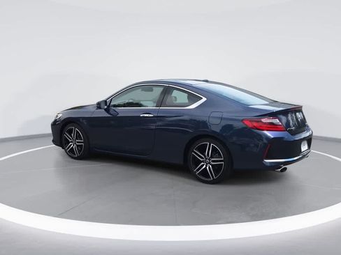 Used 2017 Honda Accord Touring image 6