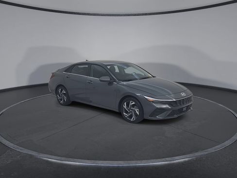 Used 2025 Hyundai Elantra SEL FWD image 3