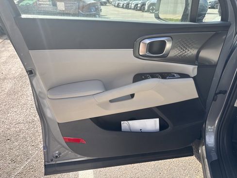 New 2025 Kia Sorento S image 10
