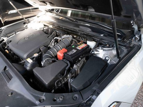 Used 2019 Toyota Avalon XLE image 32