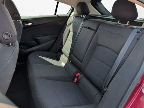 Used 2018 Chevrolet Cruze LT FWD image 12