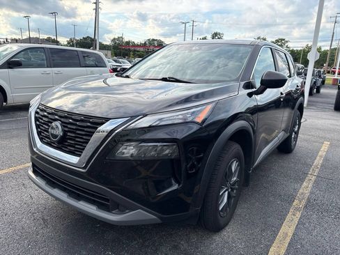Used 2023 Nissan Rogue S AWD/4WD image 3