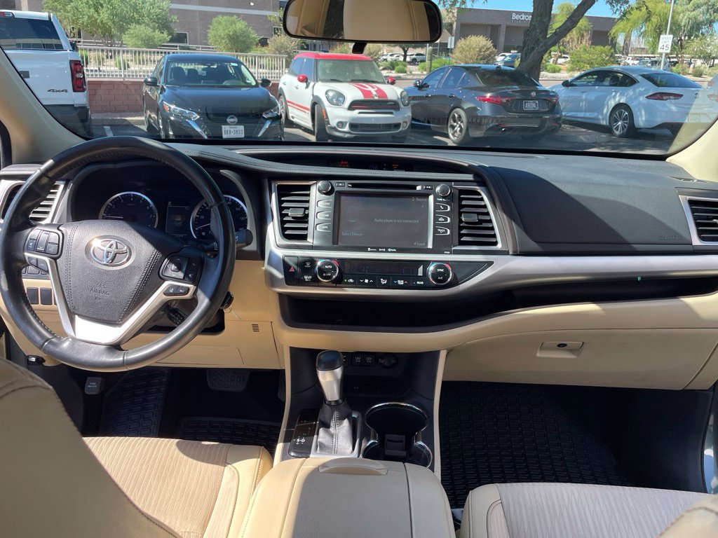 Used 2017 Toyota Highlander Plus FWD image 21