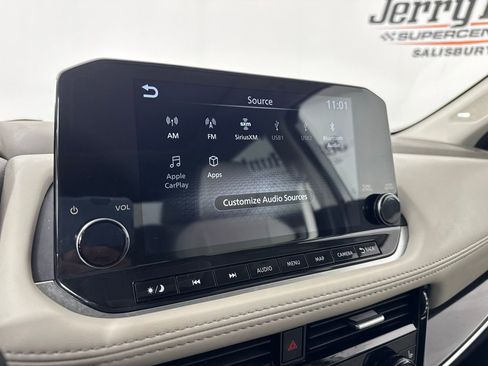 Used 2023 Nissan Rogue SL w/ SL Premium Package image 21