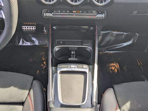 Certified 2024 Mercedes-Benz GLB 250 image 6