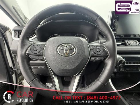 Used 2021 Toyota RAV4 XLE Premium image 14