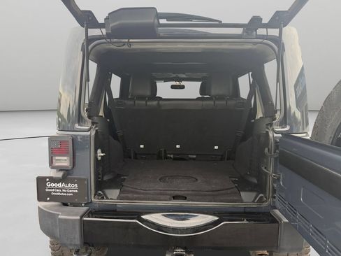 Used 2018 Jeep Wrangler Unlimited Sahara w/ Dual Top Group AWD/4WD image 23
