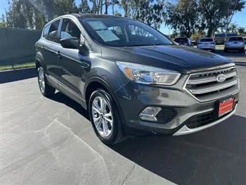 Used 2017 Ford Escape SE image 2