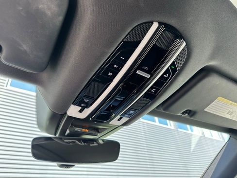 Used 2022 Porsche Cayenne Platinum Edition image 34