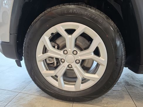 Used 2024 Jeep Compass Latitude AWD/4WD image 17