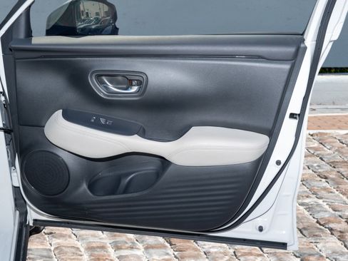 Certified 2025 Honda HR-V LX image 12