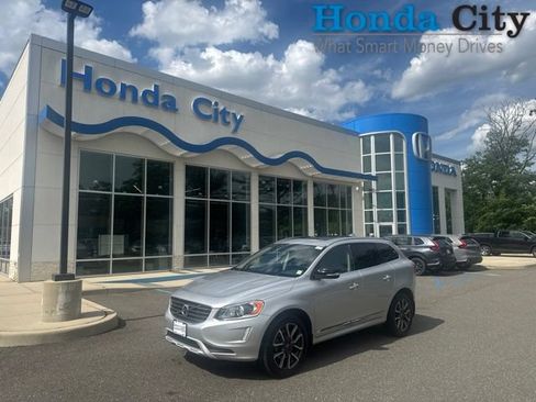 Used 2017 Volvo XC60 T6 Dynamic w/ Preferred Option Package AWD/4WD image 1