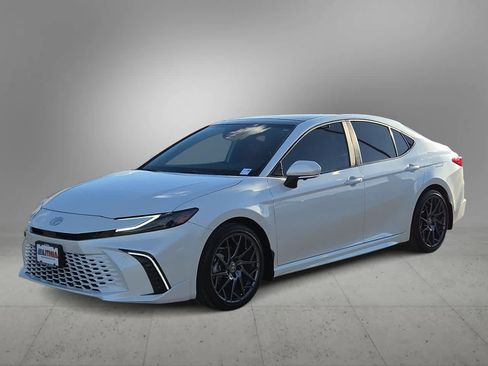 Used 2025 Toyota Camry XSE w/ Premium Plus Package image 4