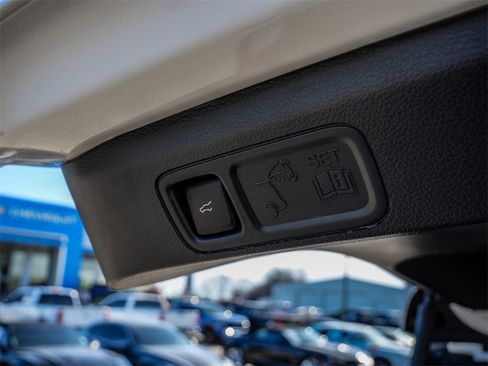 Used 2024 Ford Expedition XLT image 13