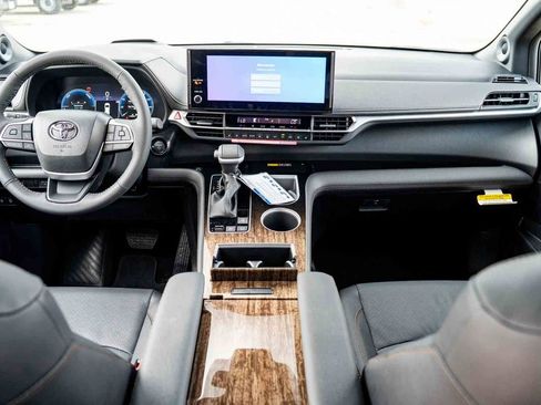 New 2026 Toyota Sienna Platinum AWD/4WD image 21