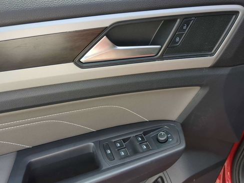 Used 2021 Volkswagen Atlas SE w/ Panoramic Sunroof Package FWD image 12