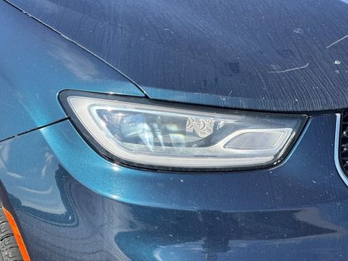 Used 2023 Chrysler Pacifica Touring-L FWD image 43