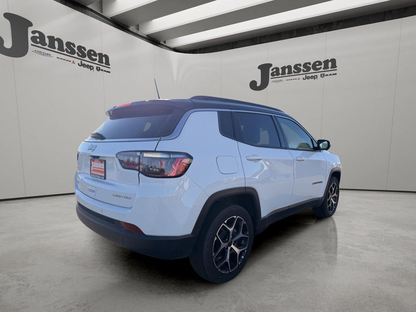 Used 2025 Jeep Compass Limited AWD/4WD image 4