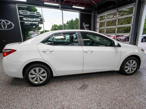 Used 2015 Toyota Corolla LE FWD image 4