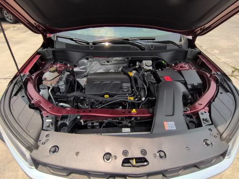 Used 2025 Chevrolet Trax LT w/ LT Convenience Package FWD image 34