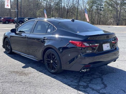Used 2025 Toyota Camry SE image 4