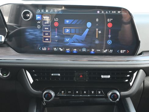 New 2026 Chevrolet Suburban Premier image 5