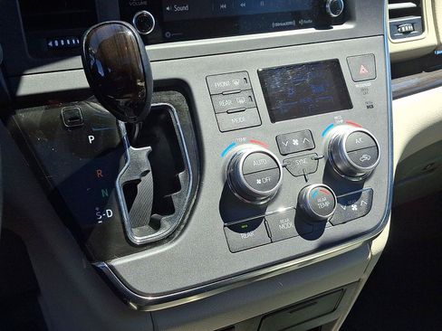 Used 2019 Toyota Sienna XLE AWD/4WD image 15