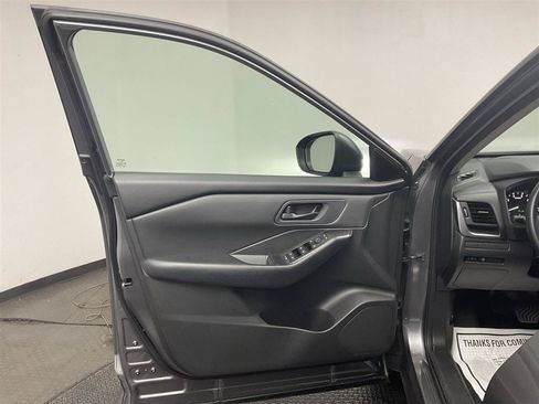 Used 2024 Nissan Rogue S FWD image 9
