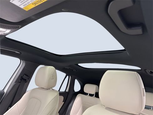 Used 2025 Mercedes-Benz GLA 250 4MATIC image 29