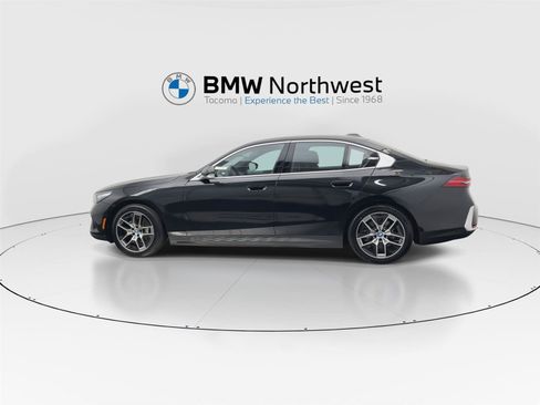 Used 2024 BMW i5 eDrive40i w/ M Sport Package image 11