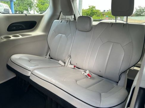 Used 2021 Chrysler Pacifica Limited AWD/4WD image 51